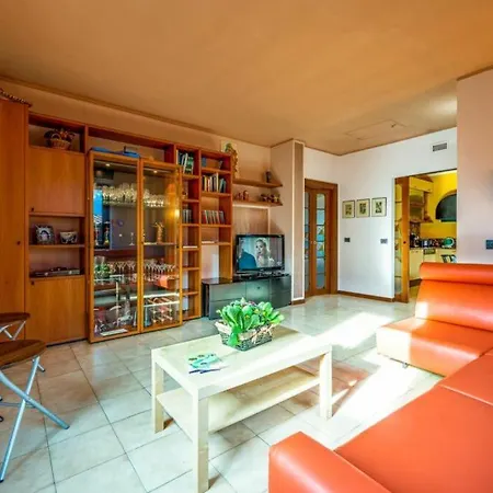 Iris Three Bedroom Private Garden Bike&boat&scooter Willa Colico