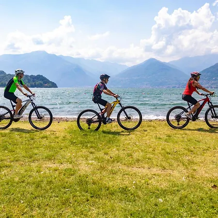 VILLA IRIS Three Bedroom Private Garden Bike&Boat&Scooter Lake Como Villa