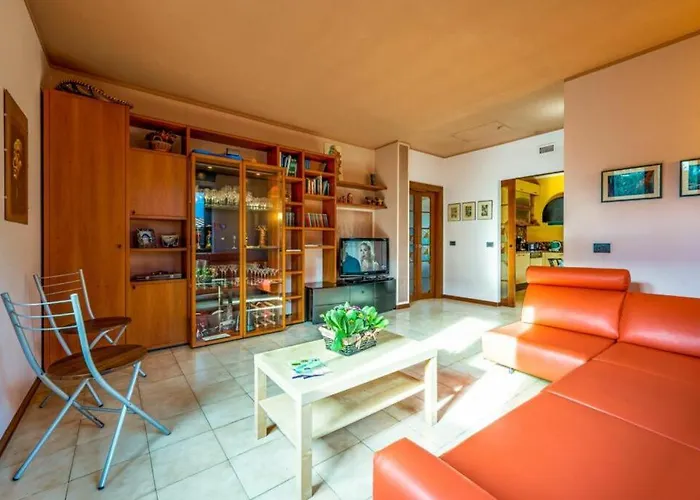 VILLA IRIS Three Bedroom Private Garden Bike&Boat&Scooter Lake Como Villa Colico