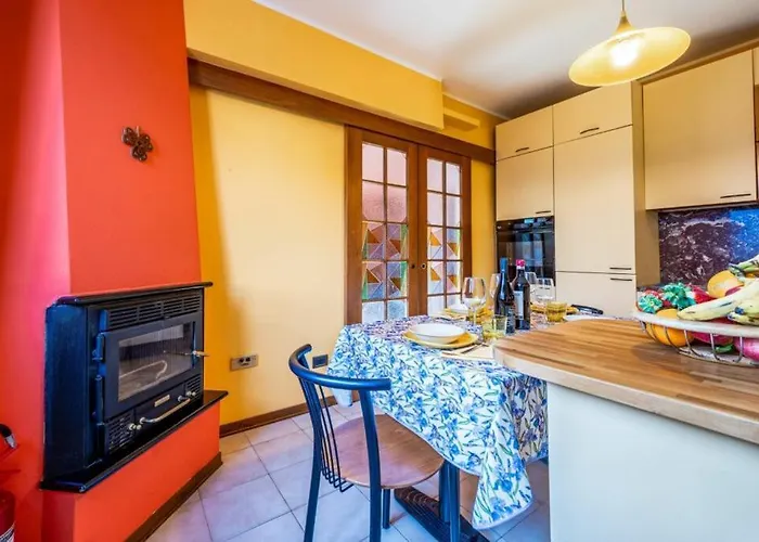 Villa VILLA IRIS Three Bedroom Private Garden Bike&Boat&Scooter Lake Como *