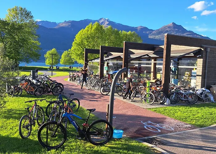 VILLA IRIS Three Bedroom Private Garden Bike&Boat&Scooter Lake Como Villa