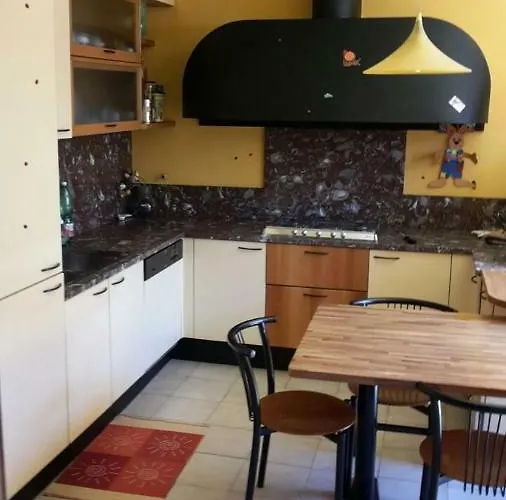 VILLA IRIS Three Bedroom Private Garden Bike&Boat&Scooter Lake Como