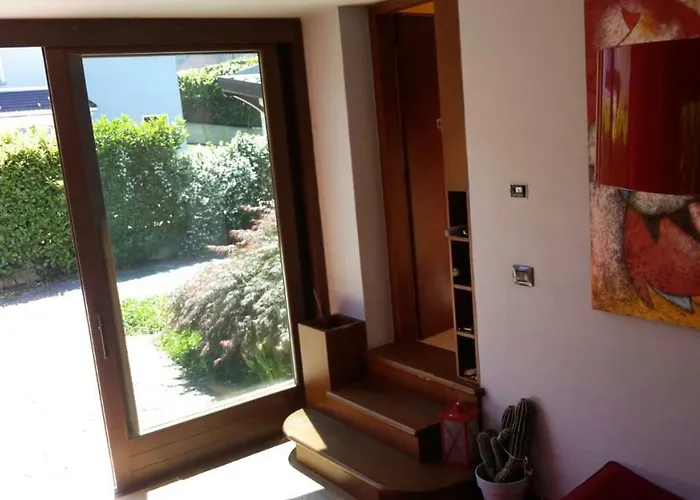 VILLA IRIS Three Bedroom Private Garden Bike&Boat&Scooter Lake Como *