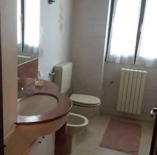 VILLA IRIS Three Bedroom Private Garden Bike&Boat&Scooter Lake Como *