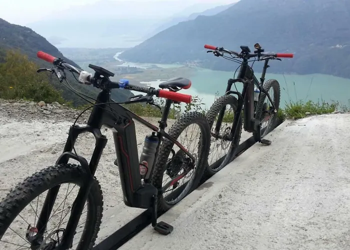 VILLA IRIS Three Bedroom Private Garden Bike&Boat&Scooter Lake Como Villa