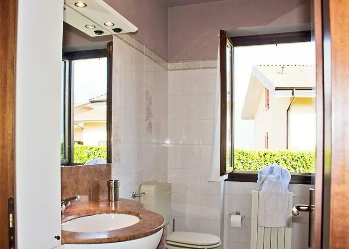 VILLA IRIS Three Bedroom Private Garden Bike&Boat&Scooter Lake Como *