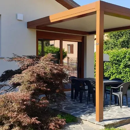 Iris -pet Friendly - Garden - Private Parking- Bike Friendly House Villa Colico