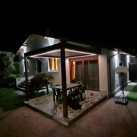 Iris Three Bedroom Private Garden Bike&boat&scooter Villa