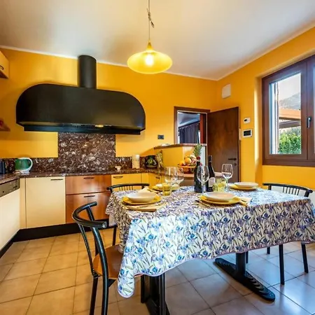 Iris -pet Friendly - Garden - Private Parking- Bike Friendly House Colico