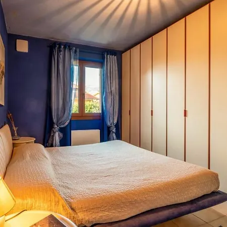 Iris -pet Friendly - Garden - Private Parking- Bike Friendly House Villa Colico