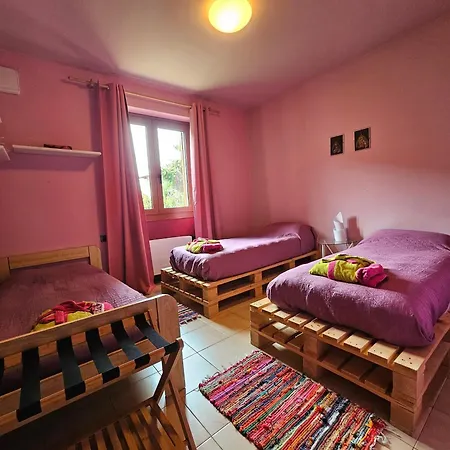 Villa Iris -pet Friendly - Garden - Private Parking- Bike Friendly House *