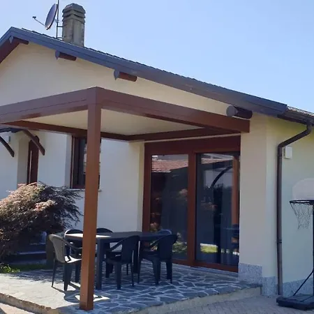 Iris Three Bedroom Private Garden Bike&boat&scooter Villa Colico